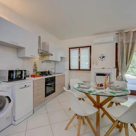 Apartment Perla - Terrace & 200 Mt Near - Happy