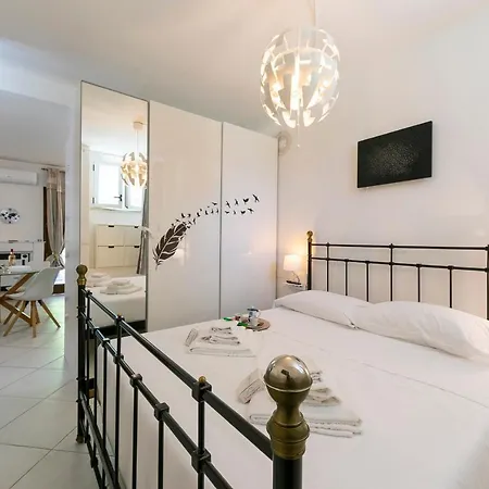 Perla - Terrace & 200 Mt Near - Happy Apartment
